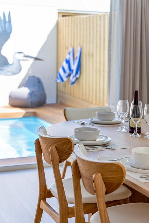 Dining area, Pool view, Dinner