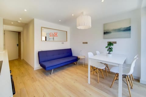 Kingston City Double Room with Shared Bathroom Vacation rental in Kingston upon Thames