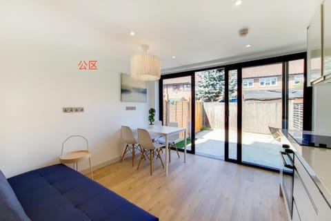 Kingston City Double Room with Shared Bathroom Vacation rental in Kingston upon Thames