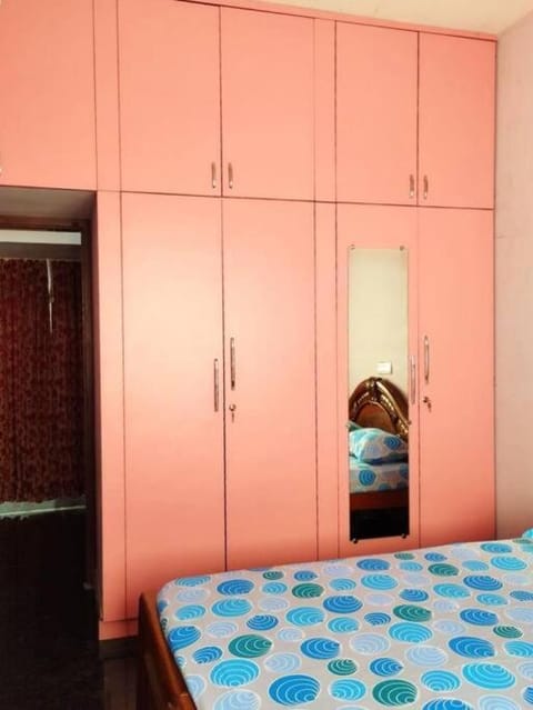 Bedroom, wardrobe