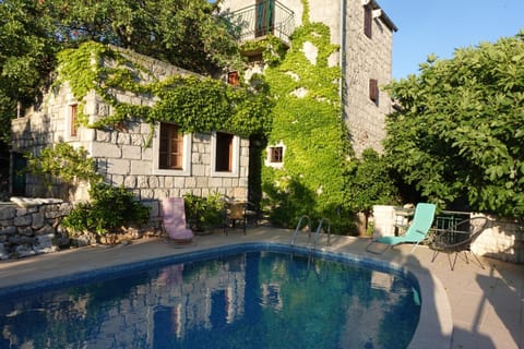 Spring, Day, Natural landscape, Summer, Balcony/Terrace, Spa and wellness centre/facilities, Seating area, Pool view, Swimming pool, sunbed
