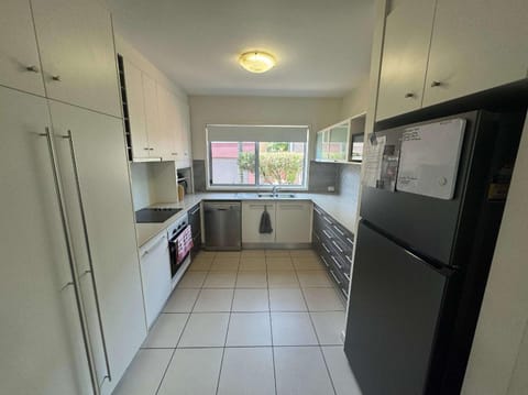 Townhouse in the heart of Urangan Apartment in Hervey Bay