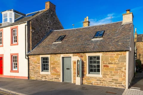 Property building, Day, Neighbourhood, Street view