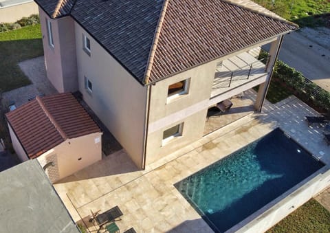 Property building, Day, Pool view, Swimming pool, sunbed