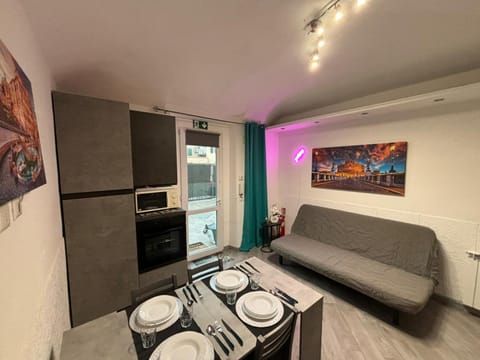 CMHouseLove Roma Alessandrino vicino metro C Apartment in Rome