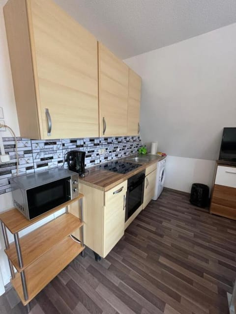 Kitchen or kitchenette, Dining area, oven, stove