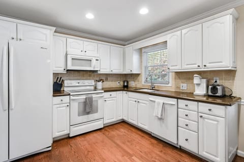 Your Atlanta Adventure Starts Here 4BR House in Chamblee