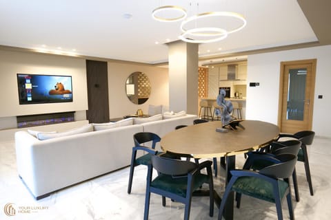 Communal lounge/ TV room, TV and multimedia, Living room, Seating area, Dining area, Meeting/conference room