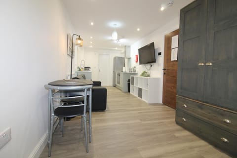 Old Silk Apartments - Serviced Studios and 2-beds in Coventry City Centre by CovStays Apartment in Coventry