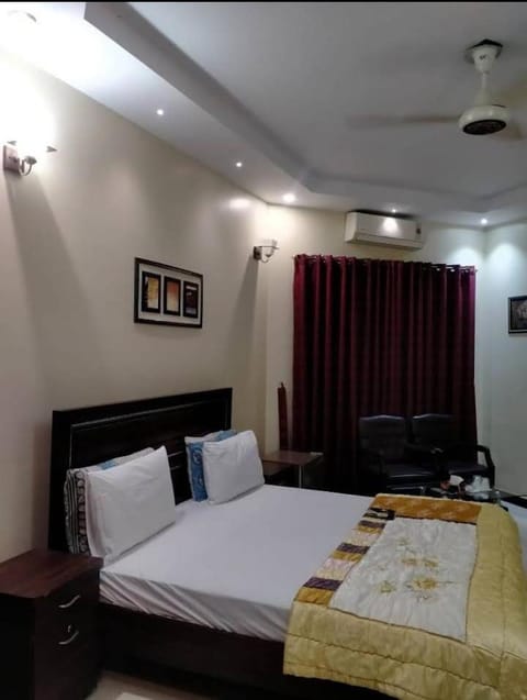 Zamzam Residency Guest House Bed and Breakfast in Karachi