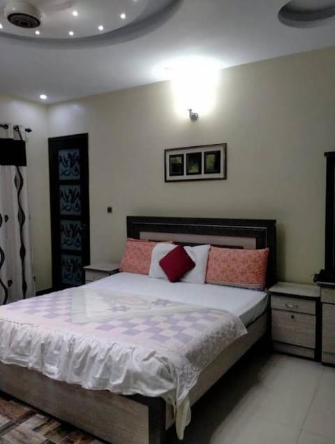 Zamzam Residency Guest House Bed and Breakfast in Karachi