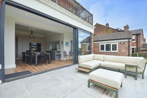 Grand Victorian House House in Stoke-on-Trent