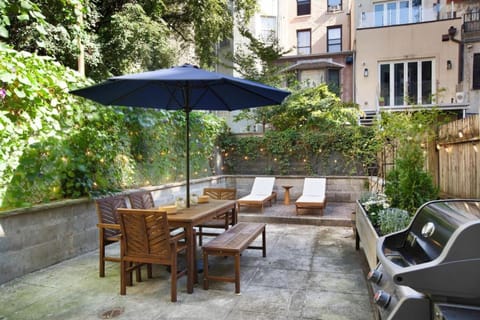 Charming Central Park Townhome House in Harlem