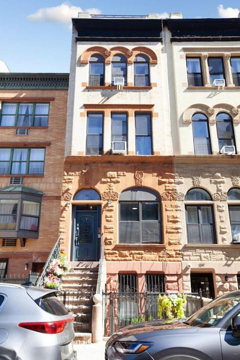 Charming Central Park Townhome House in Harlem