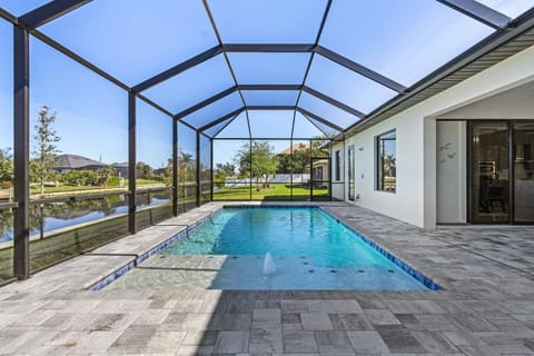 Experience Luxury, Canal views, Heated Pool - Villa Sojourner Sanctuary -Roelens House in Cape Coral