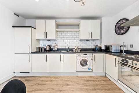 Stylish Apartment in Dewsbury with Parking Apartment in Dewsbury