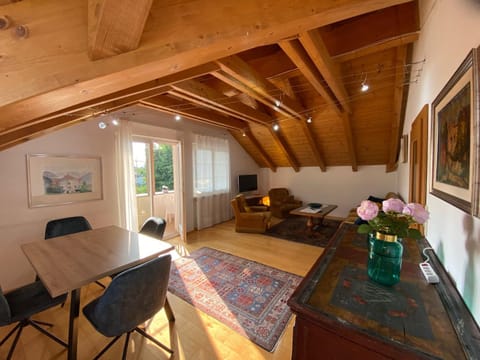 TV and multimedia, Living room, Seating area, Dining area, Evening entertainment