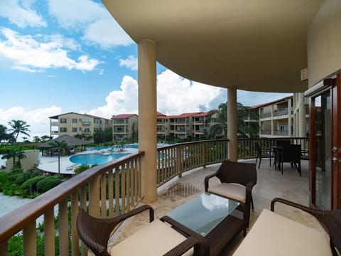 Residences at Barrier Reef 8B Oceanview 2 BR by Stay Floreo House in Corozal District