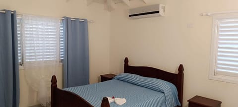 Bed, Photo of the whole room, Bedroom, air conditioner