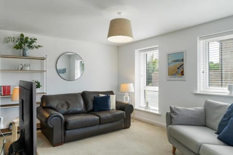 Modern Home with Parking nr Saunton Sands House in Braunton