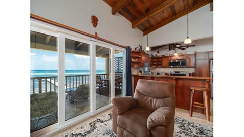 Residences at Barrier Reef 1-2C Oceanfront 2 BR by Stay Floreo House in Corozal District