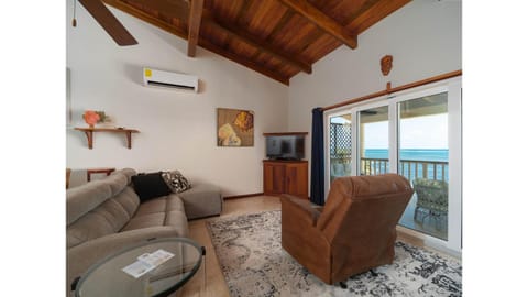 Residences at Barrier Reef 1-2C Oceanfront 2 BR by Stay Floreo House in Corozal District