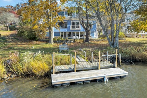 The Madeline Waterfront Retreat Private Dock & Fire Pit Casa in East Falmouth