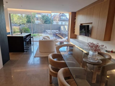 Luxurious 4 Bed House in London Borough of Camden