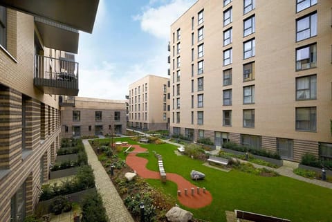 Property building, Garden, Balcony/Terrace