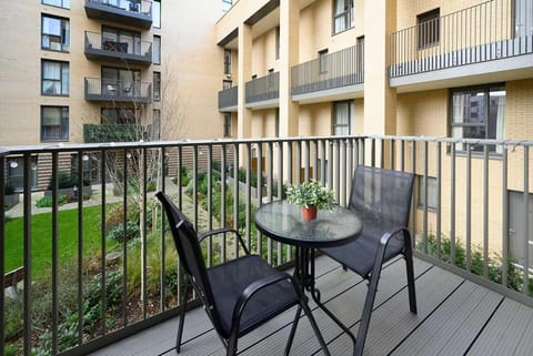 Property building, Communal lounge/ TV room, Balcony/Terrace, Balcony/Terrace, Dining area