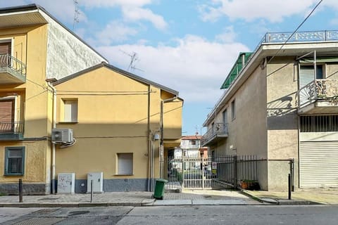 Property building, Day, Neighbourhood, Street view