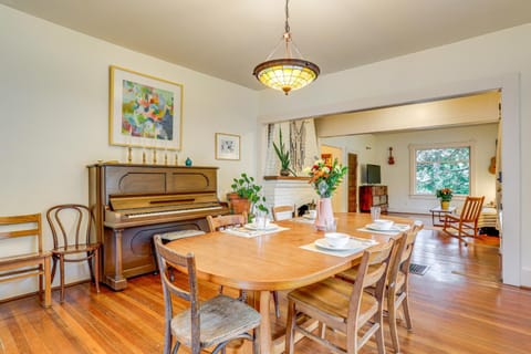 Walk to Brewery District Seattle Home with Deck Haus in Phinney Ridge