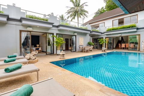 Patio, Day, Pool view, Swimming pool, sunbed