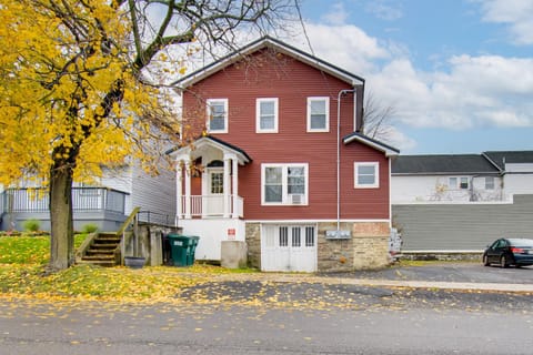 Walk to Historic Square Oswego Home Near Lake Apartamento in Oswego