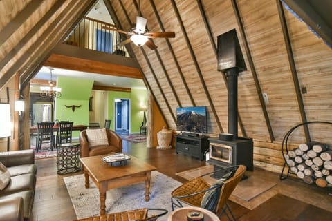 Spruce Creek Lodge: Pet Friendly Mountain Retreat Casa in Blue River