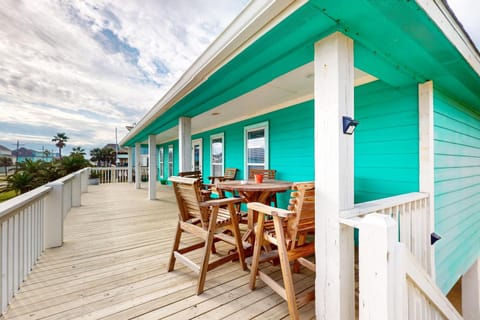 The Turquoise House House in Bolivar Peninsula