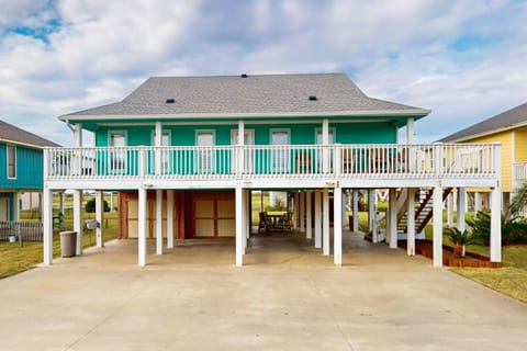 The Turquoise House House in Bolivar Peninsula