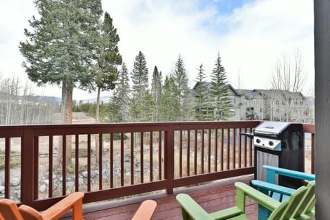 Prospect Point Getaway: Mountain Views w/ Private Hot Tub House in Frisco