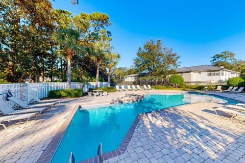 Demere Place Apartment in Saint Simons Island