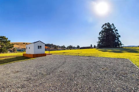 Tiny Home Big yard Apartment in Fortuna