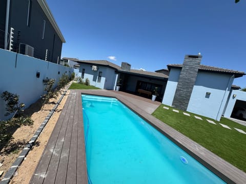 Tinchley Havanna, Luxury 3 Bedroom home House in Cape Town