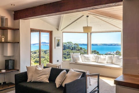 Puriri Valley Estate, Church Bay - Be My Guest Waiheke House in Auckland Region