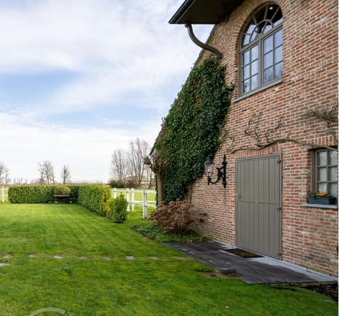 Property building, Spring, Day, Garden, Balcony/Terrace, Garden view