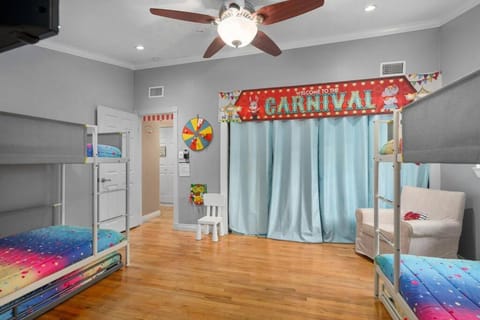 Carnival Dream - Arcades, Carousel, Playground and more! Villa in Orange