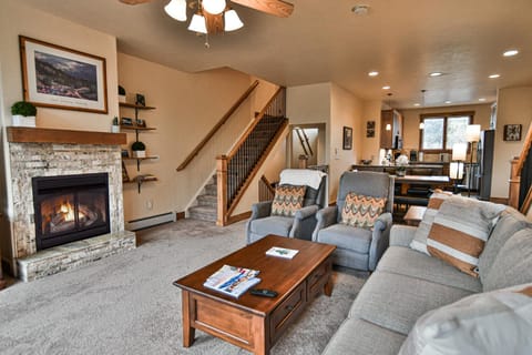 Prospect Point Retreat: Lakeside Townhome, Mountain Views House in Frisco