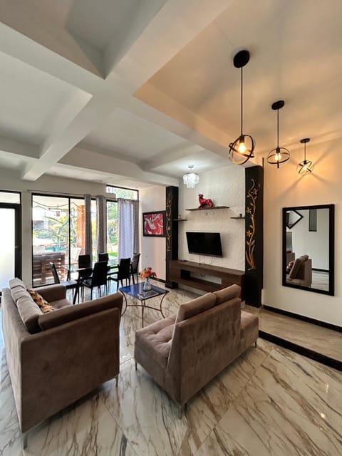 Living room, Dining area