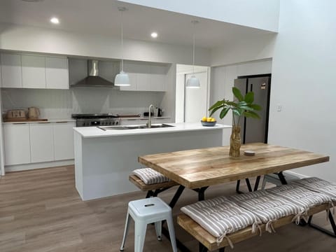 6 Yeri Drive - Rainbow Shores. Aircon. Pets Welcome. Walk to beach House in Rainbow Beach