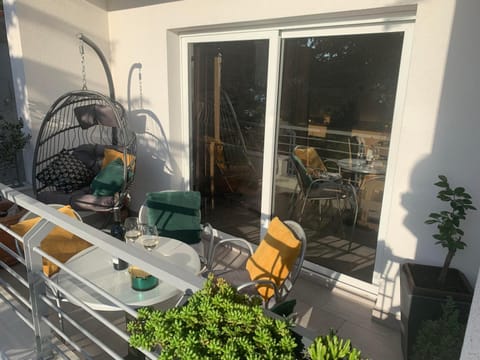 Day, View (from property/room), View (from property/room), Balcony/Terrace, Photo of the whole room, Seating area, City view, Garden view, Garden view, Sea view, Sea view, sunbed