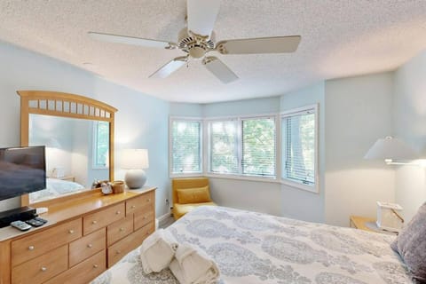 Homestead Beach Condo with Breathtaking View House in Sleeping Bear Dunes