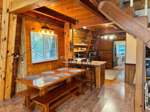 Charming Cabin with Large Deck BBQ Fireplace & Near Lake Casa in Pollock Pines